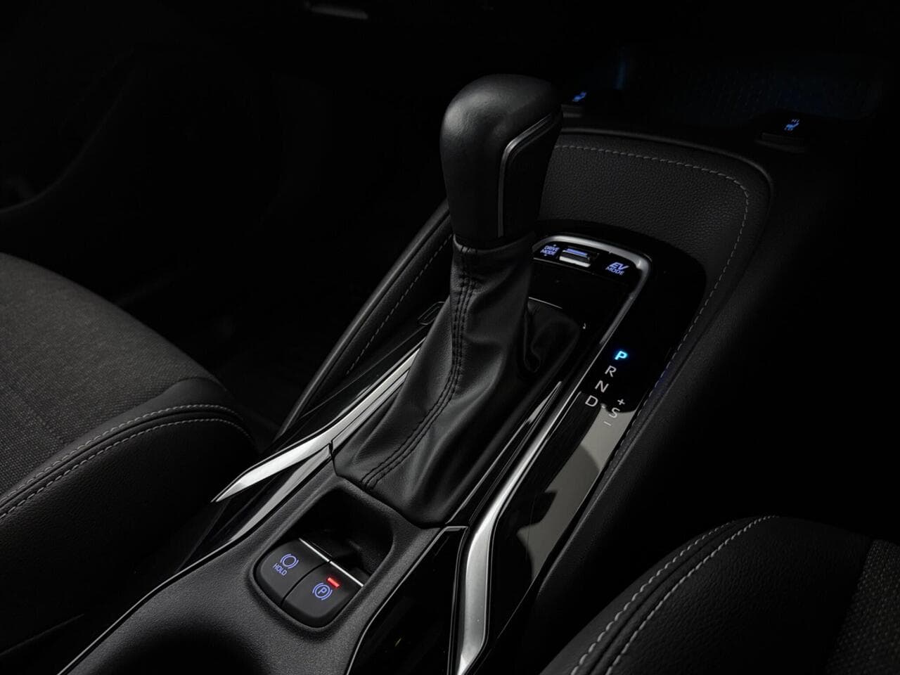 Toyota Corolla thumbnail Interior Front