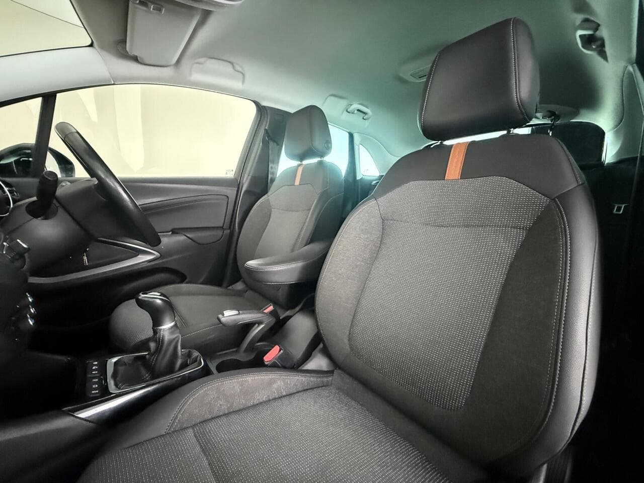 Vauxhall Crossland thumbnail Seat Driver