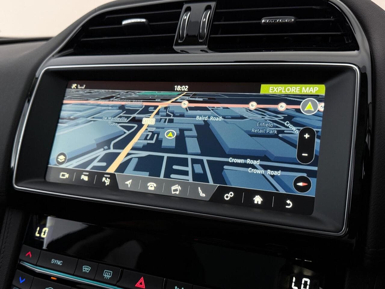 Jaguar F-PACE thumbnail Infotainment System