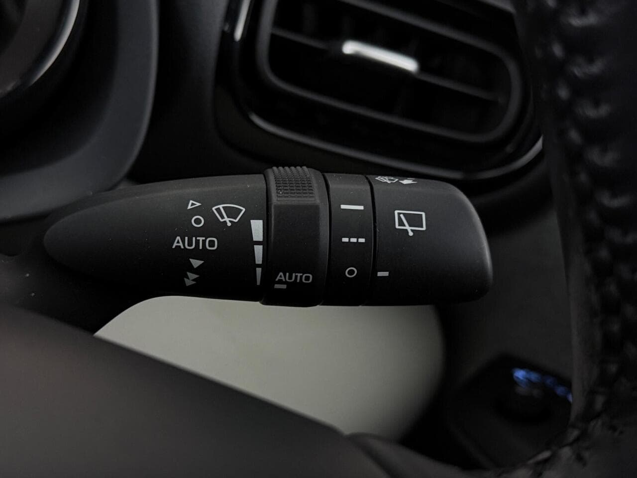 Toyota Yaris thumbnail Misc Controls