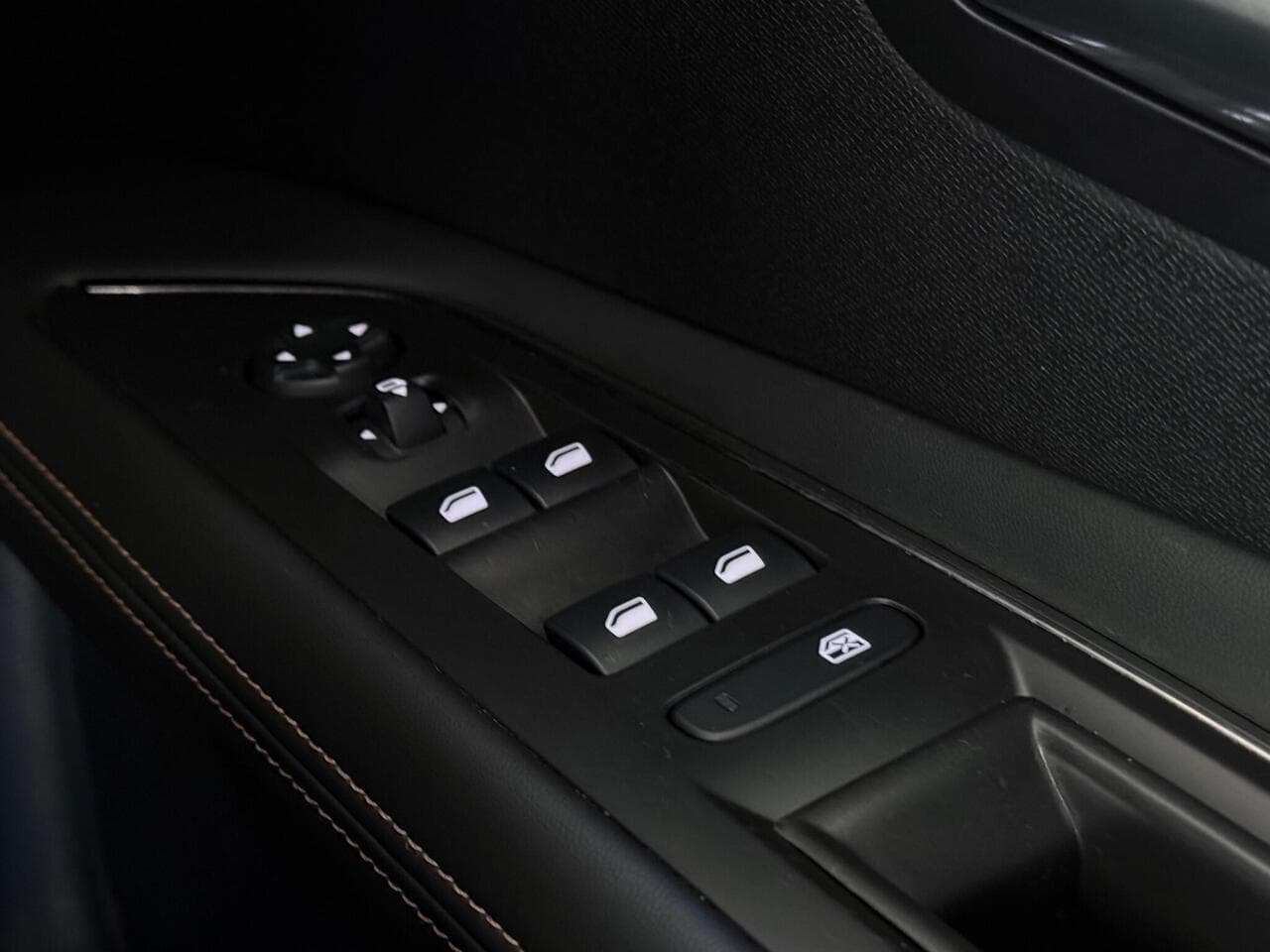 Peugeot 3008 thumbnail Misc Controls