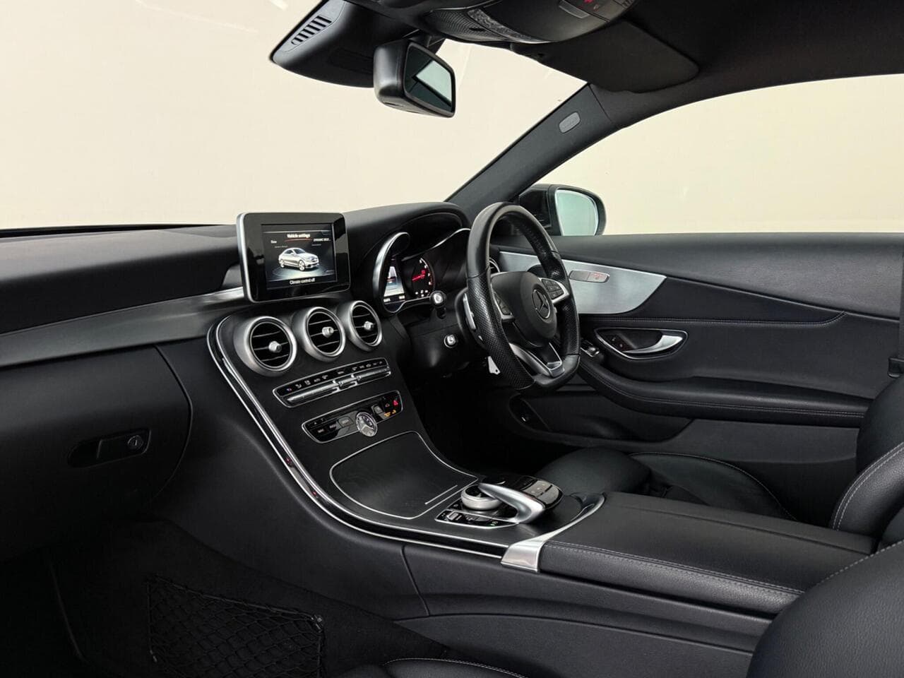Mercedes-Benz C Class thumbnail Interior Front
