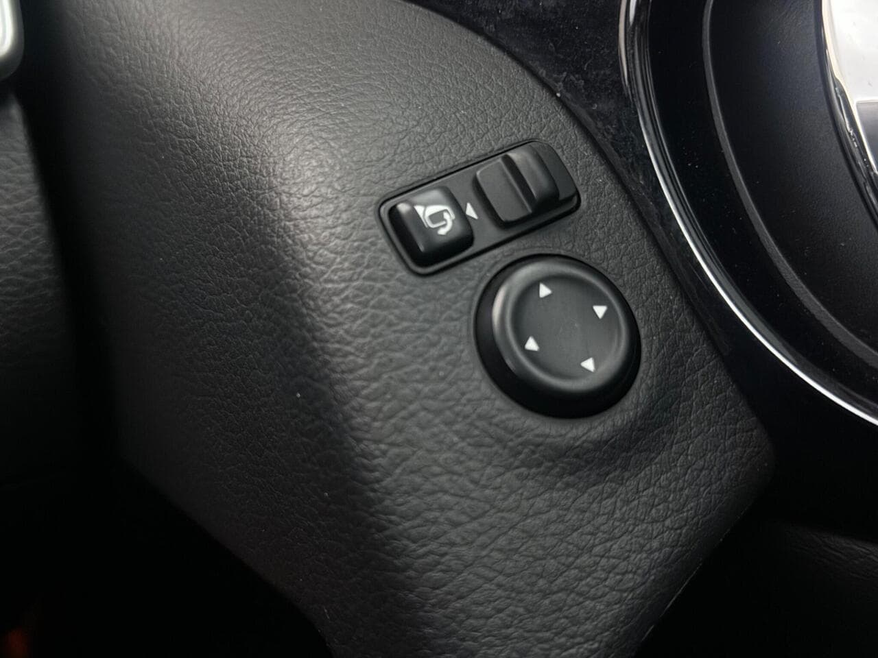 Nissan Qashqai thumbnail Misc Controls