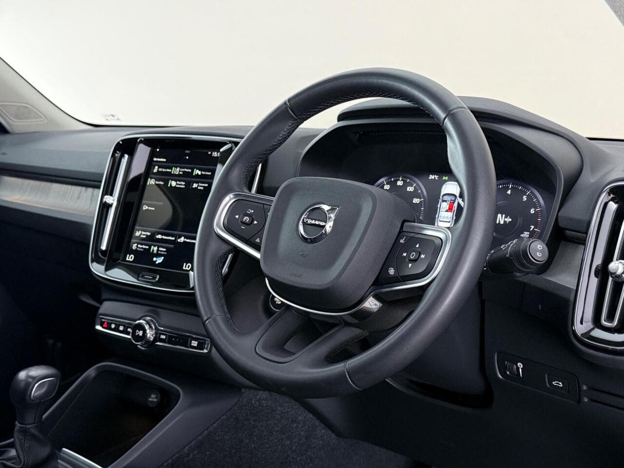Volvo XC40 thumbnail Steering Wheel