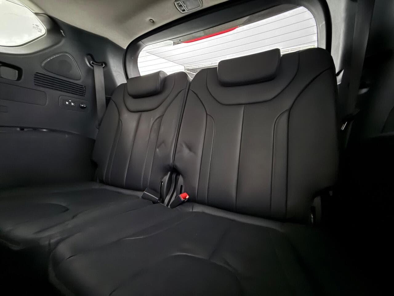 Hyundai Santa Fe thumbnail Seats Rear