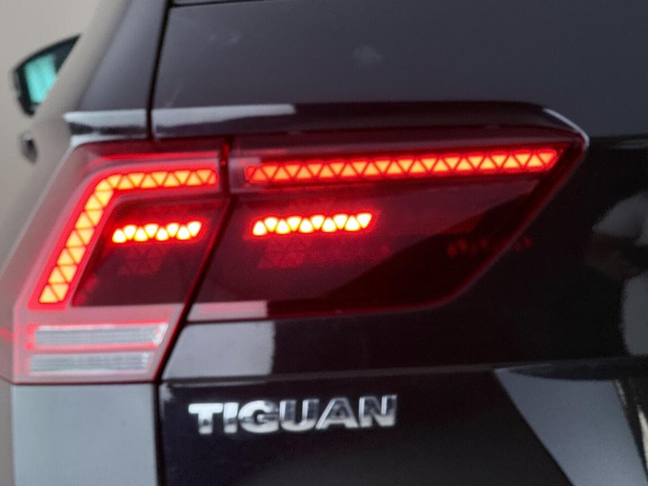 Volkswagen Tiguan thumbnail Lights Rear
