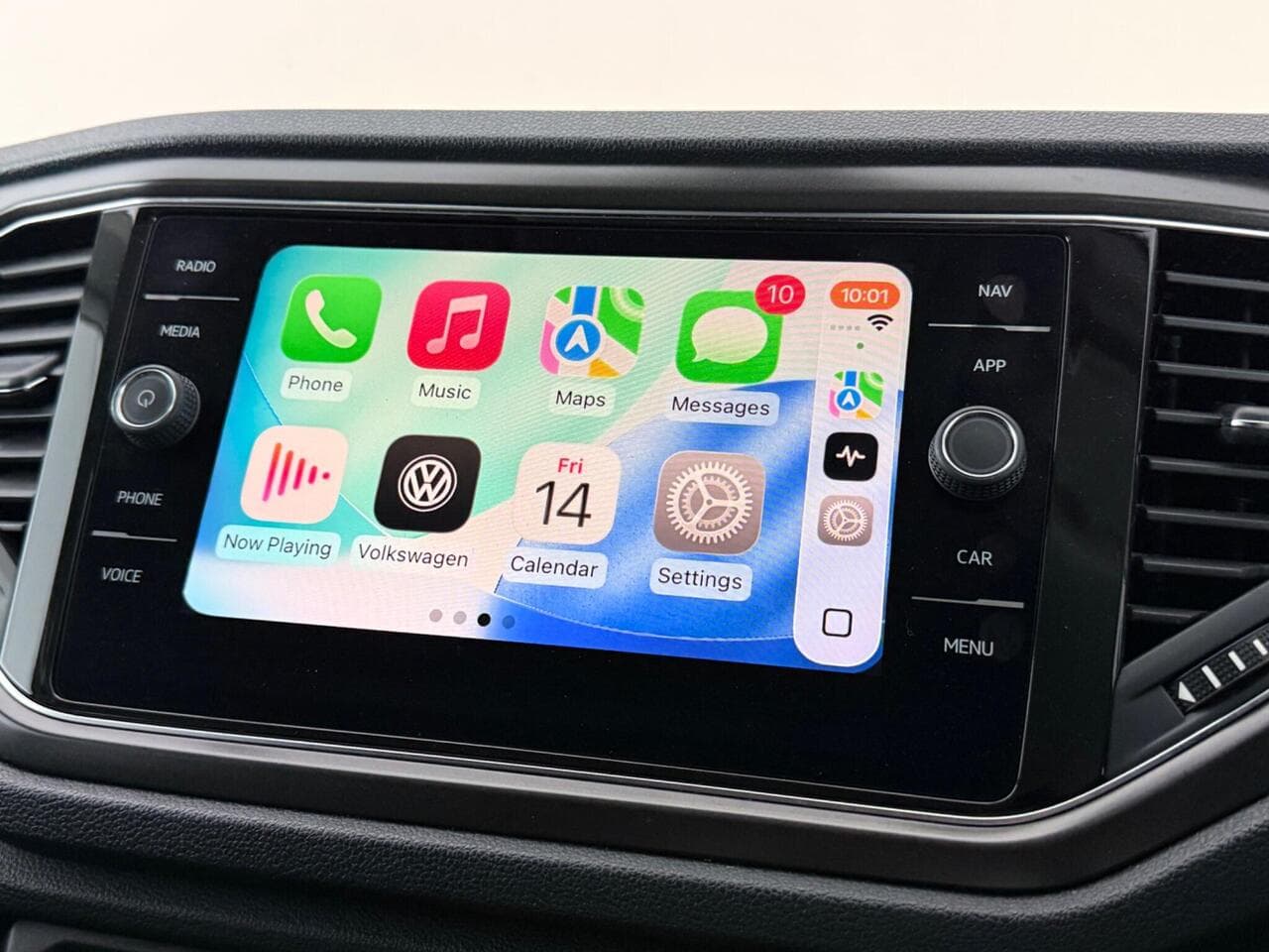 Volkswagen T-Roc thumbnail Infotainment System