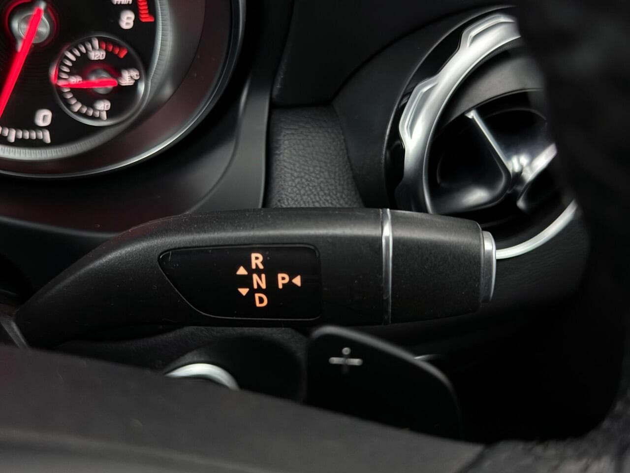 Mercedes-Benz GLA thumbnail Misc Controls