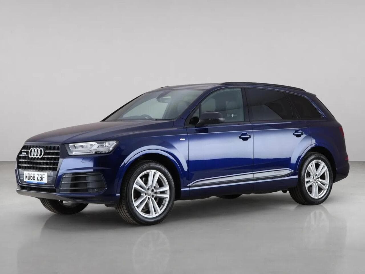 Audi Q7 thumbnail Front Left