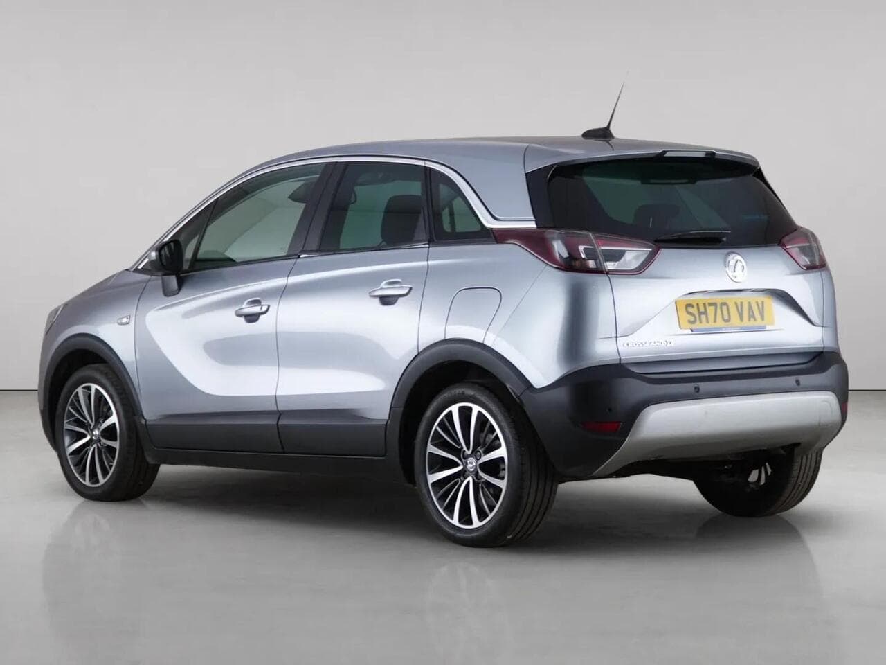 Vauxhall Crossland X thumbnail Rear Left
