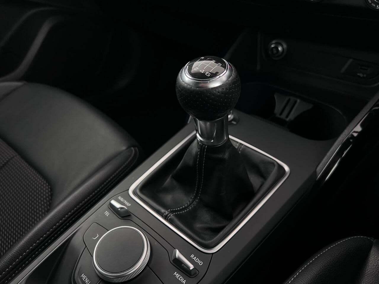 Audi Q2 thumbnail Interior Front