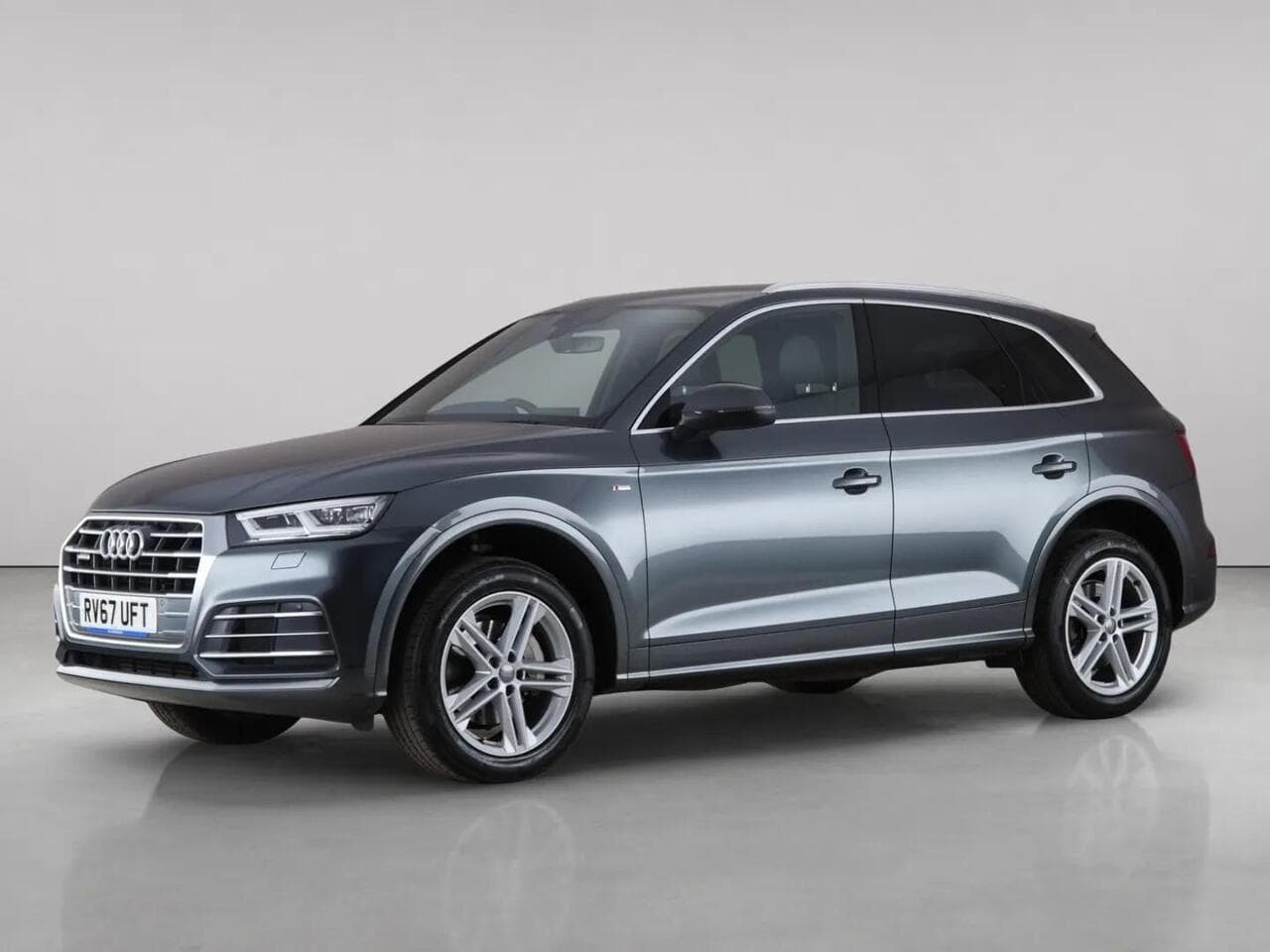 Audi Q5 thumbnail Front Left