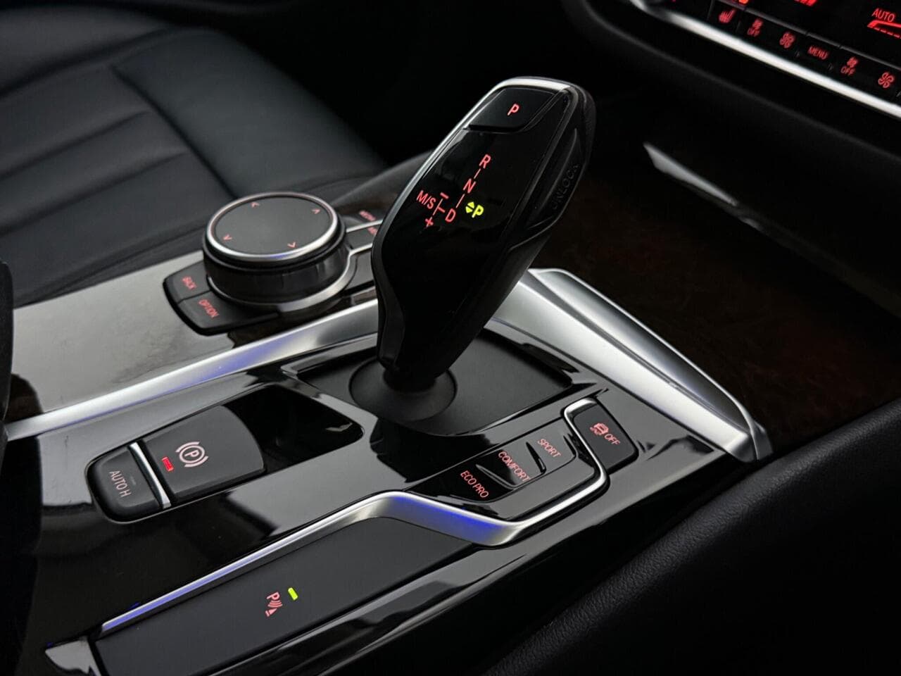 BMW 5 Series thumbnail Interior Front