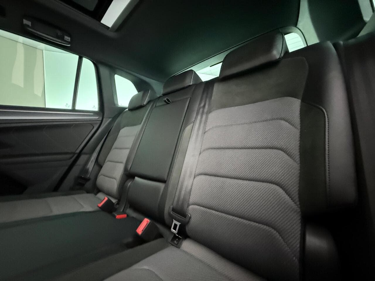 Volkswagen Tiguan thumbnail Seats Rear