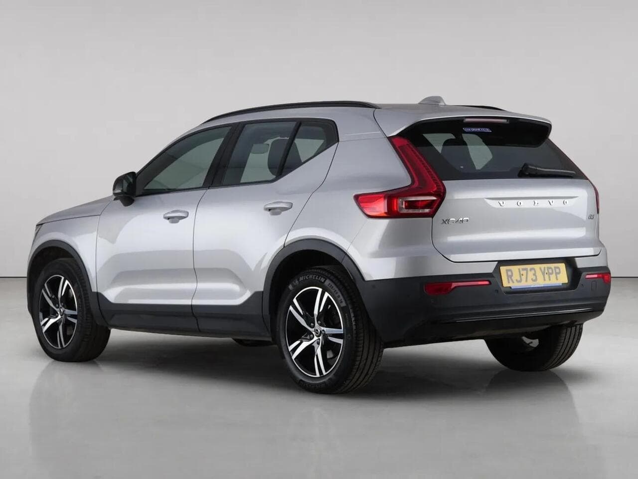 Volvo XC40 thumbnail Rear Left