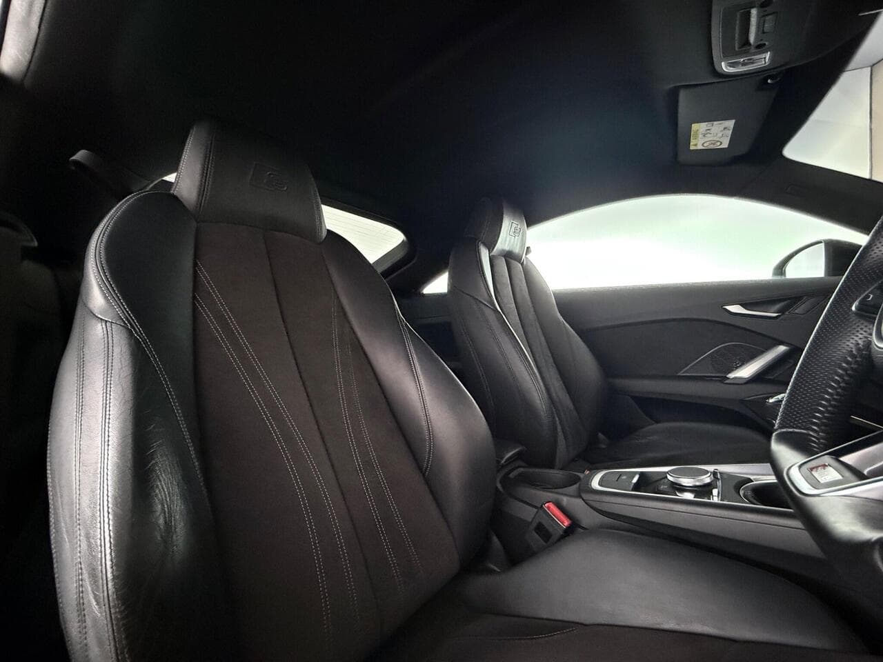 Audi TT thumbnail Seat Driver