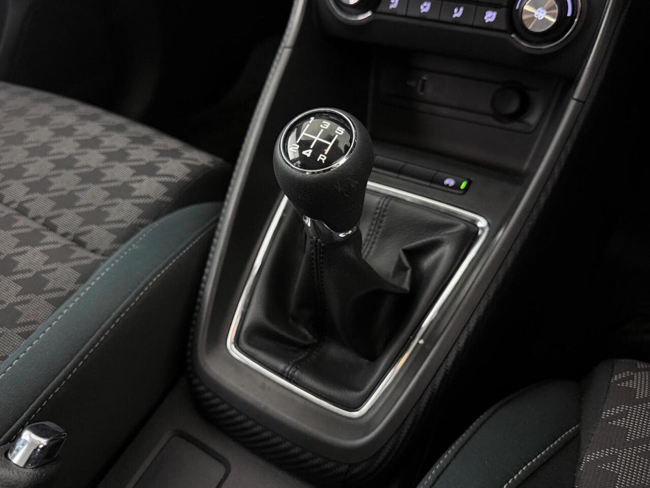 MG MG ZS thumbnail Interior Front