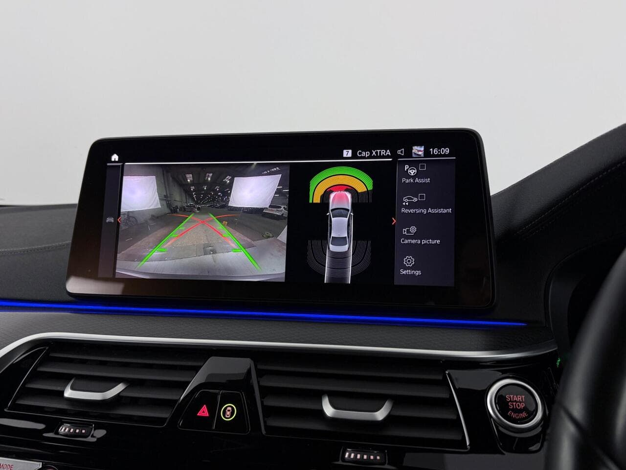 BMW 5 Series thumbnail Infotainment System