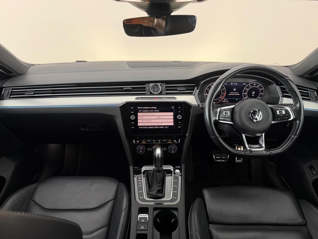 Volkswagen Arteon thumbnail Interior Front