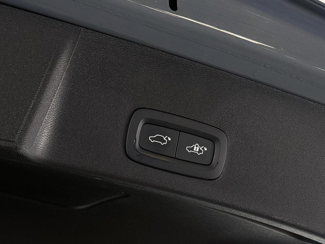 Volvo XC40 thumbnail Misc Controls