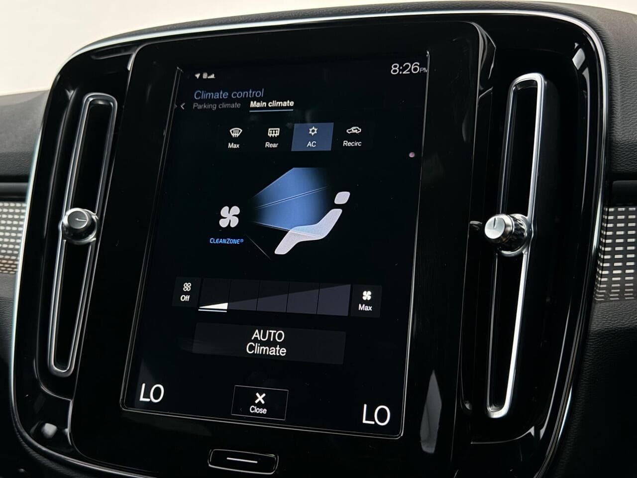 Volvo XC40 thumbnail Infotainment System