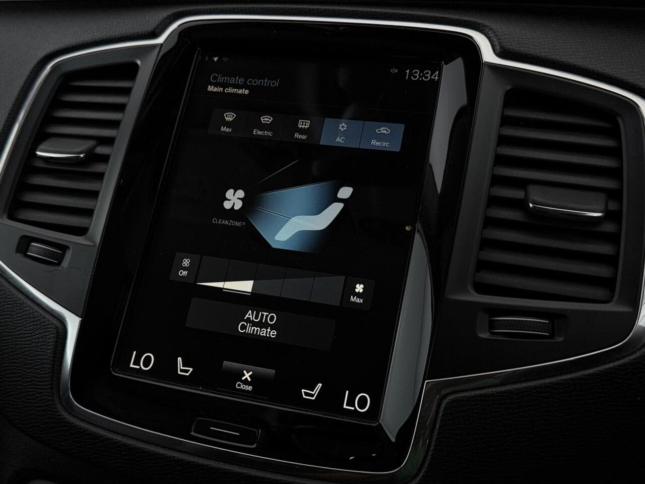 Volvo XC90 thumbnail Infotainment System