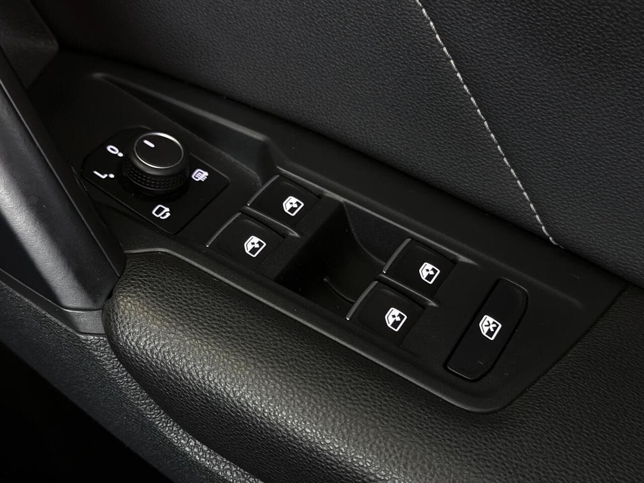 Volkswagen Tiguan thumbnail Misc Controls