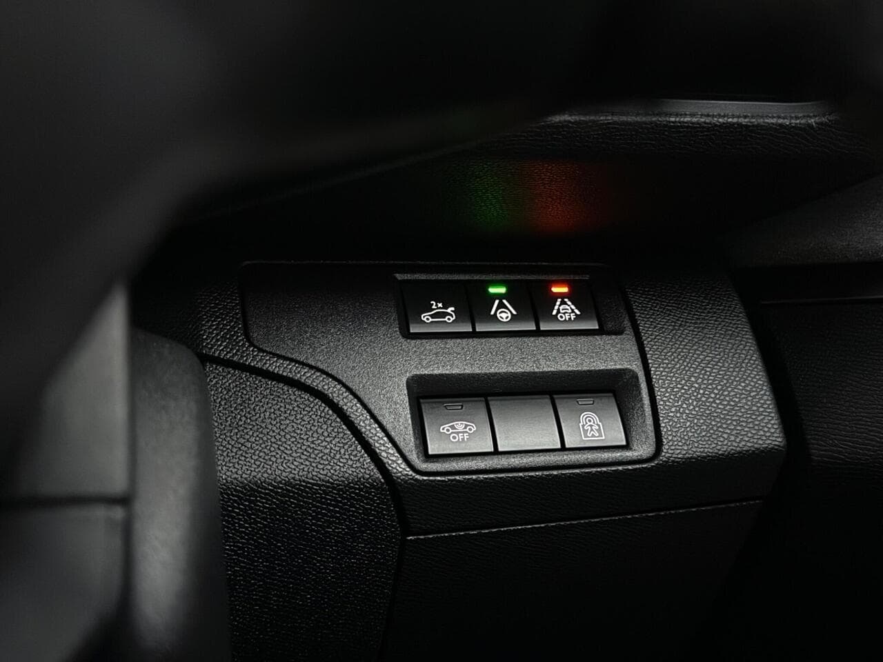 Peugeot 5008 thumbnail Misc Controls