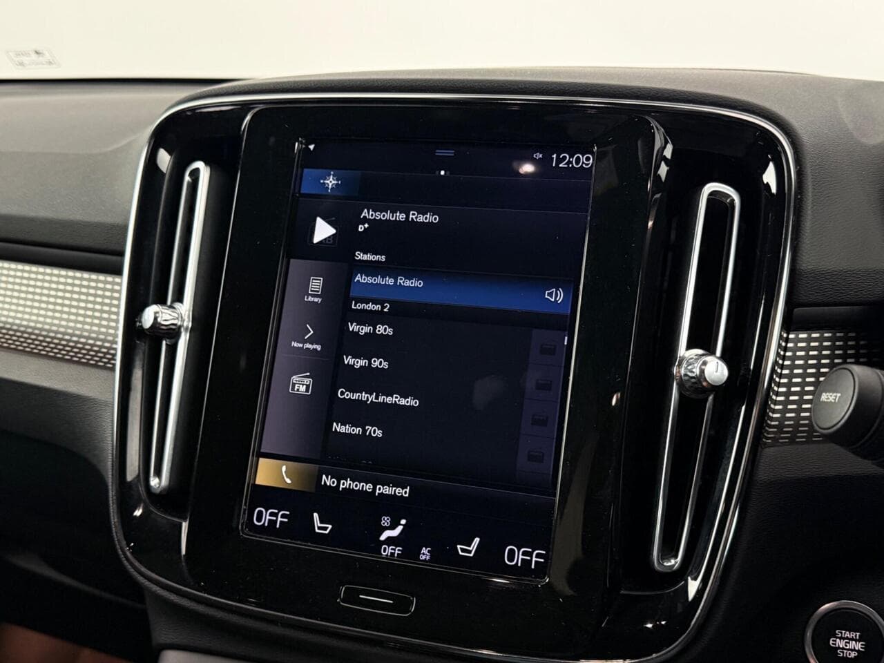 Volvo XC40 thumbnail Infotainment System