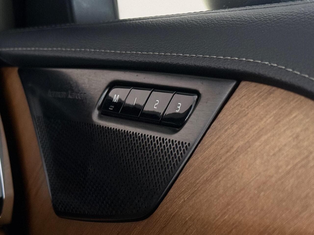 Volvo XC90 thumbnail Misc Controls