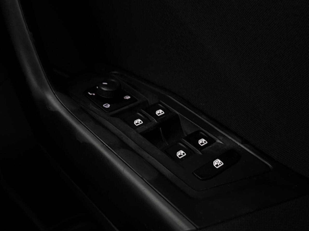 Volkswagen T-Roc thumbnail Misc Controls