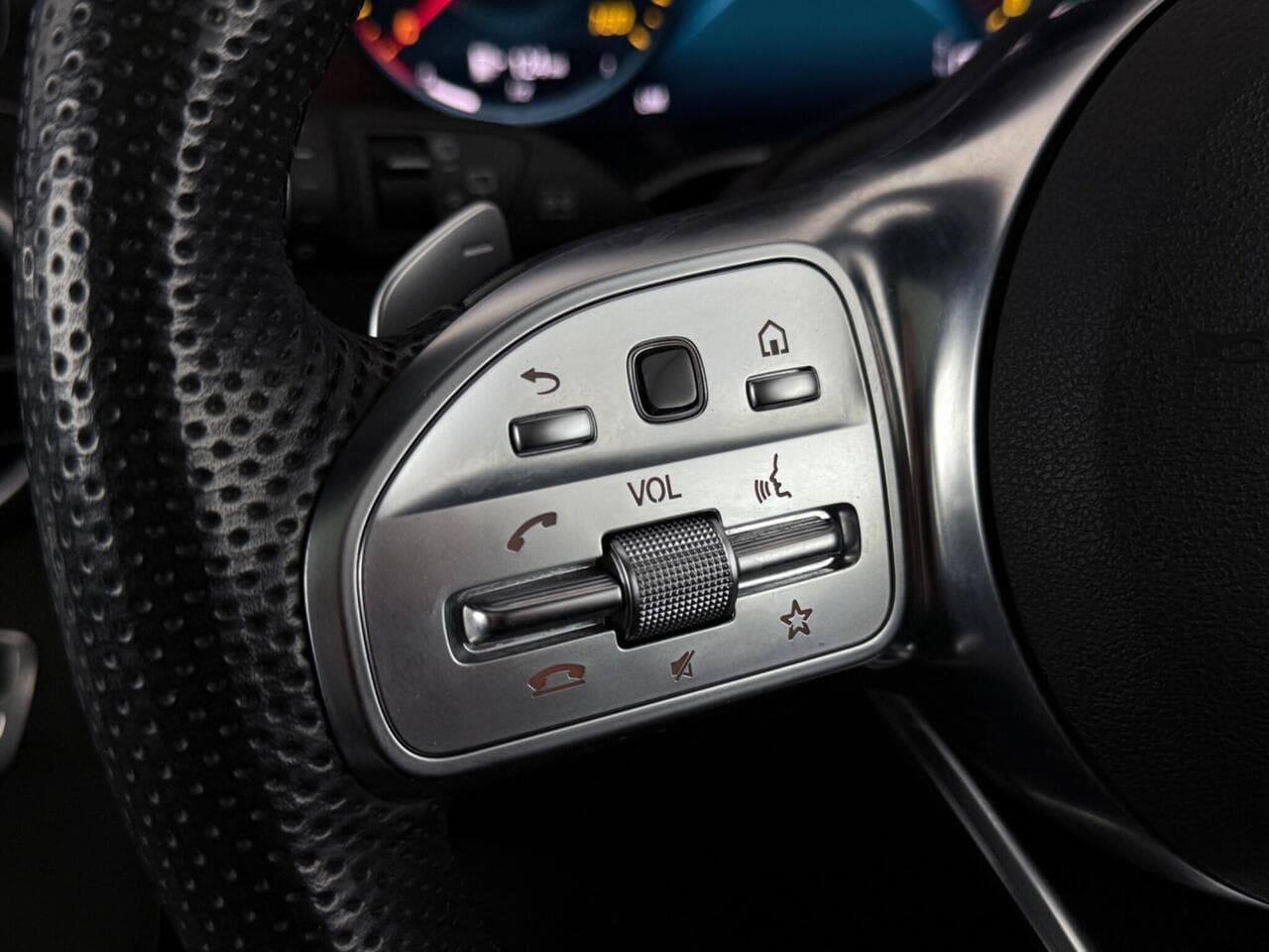 Mercedes-Benz GLC thumbnail Misc Controls
