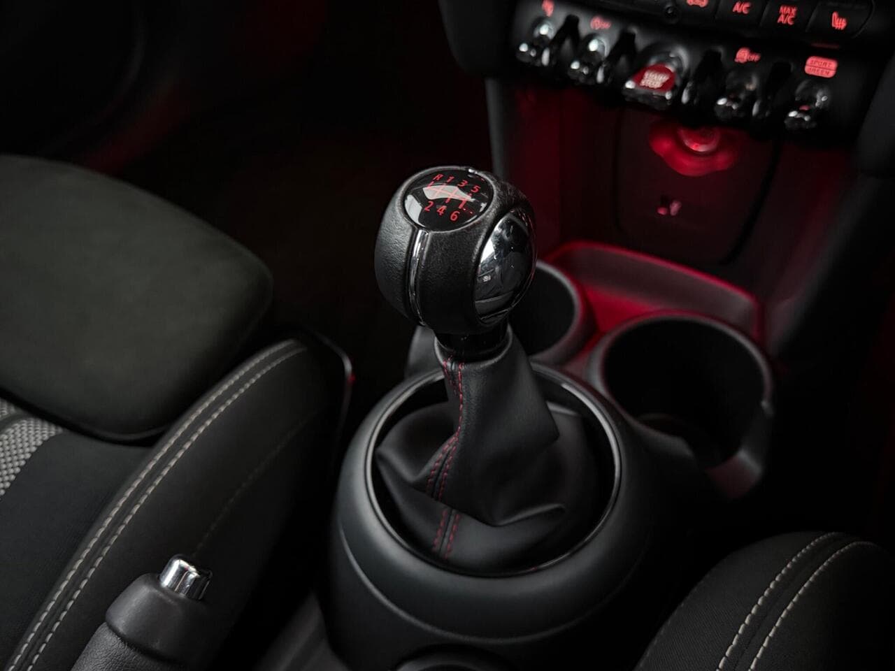MINI Convertible thumbnail Interior Front