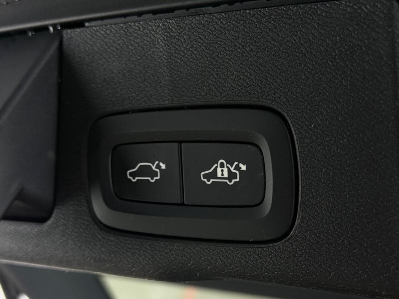 Volvo XC60 thumbnail Misc Controls