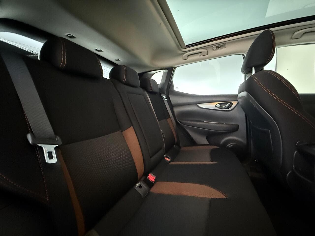 Nissan Qashqai thumbnail Seats Rear