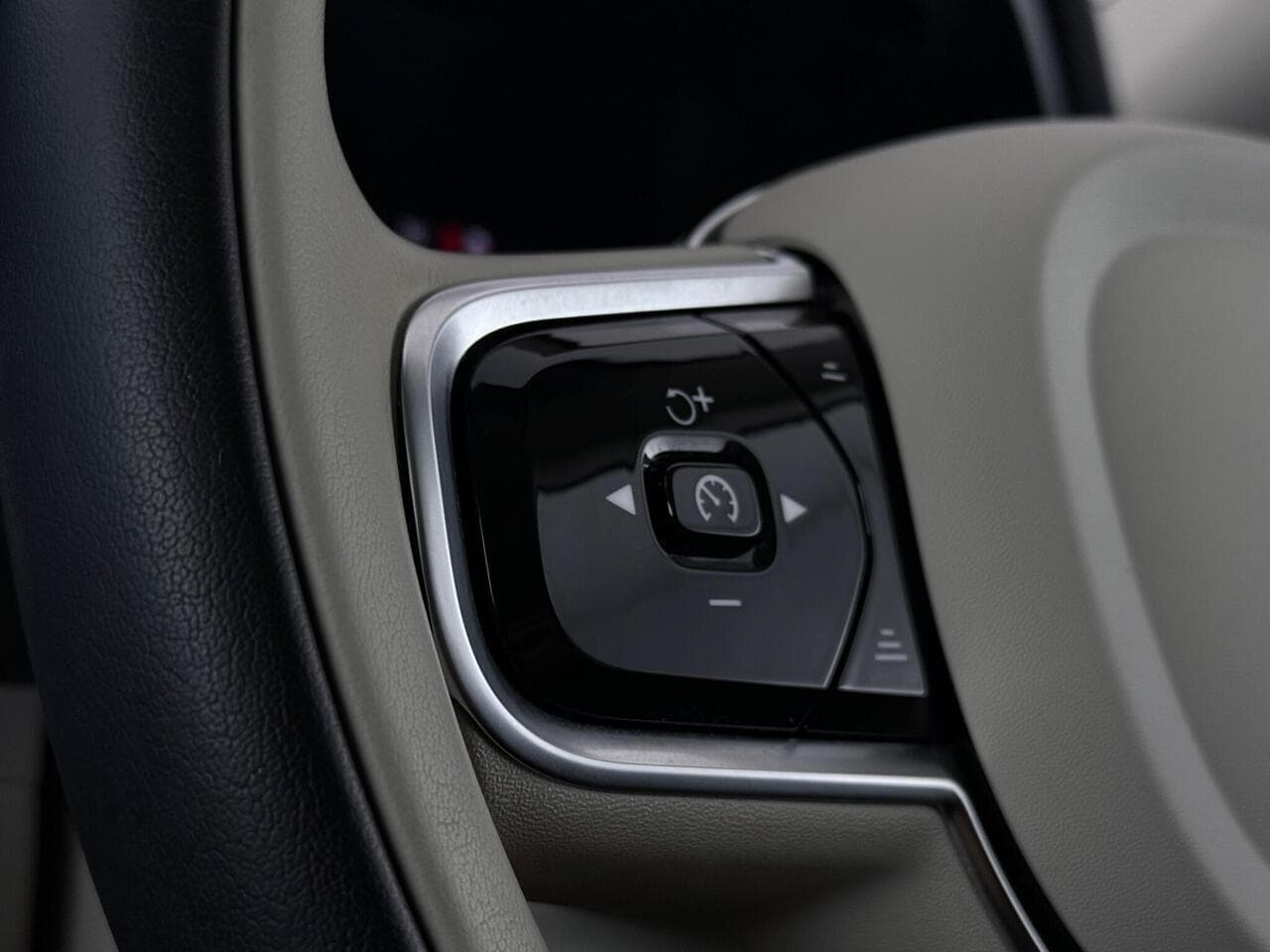 Volvo XC60 thumbnail Misc Controls