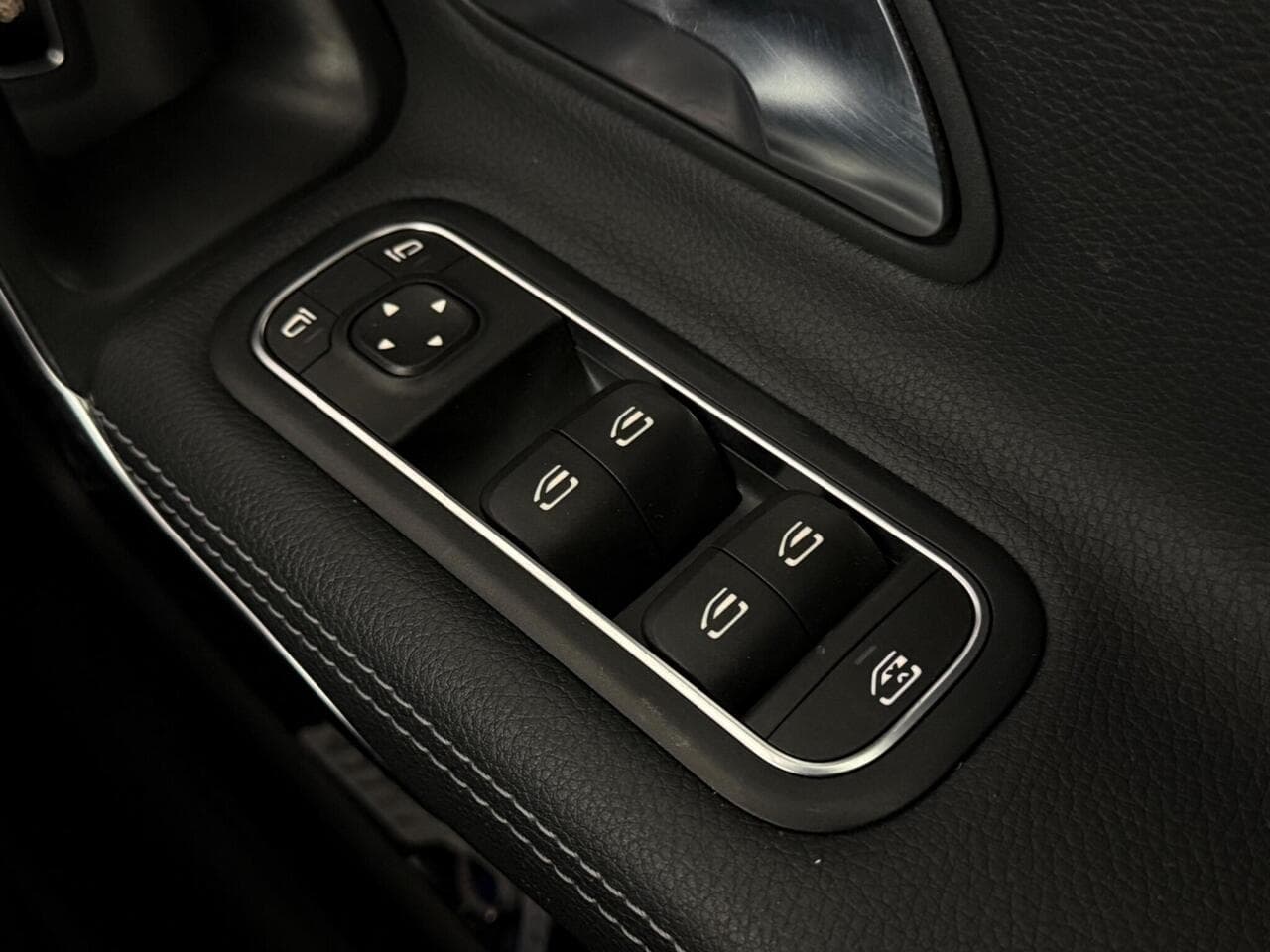 Mercedes-Benz A Class thumbnail Misc Controls
