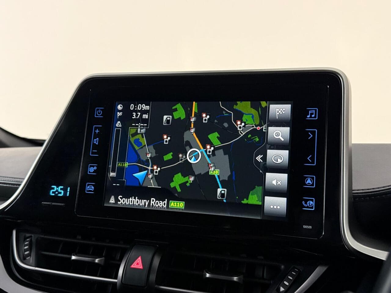 Toyota C-HR thumbnail Infotainment System
