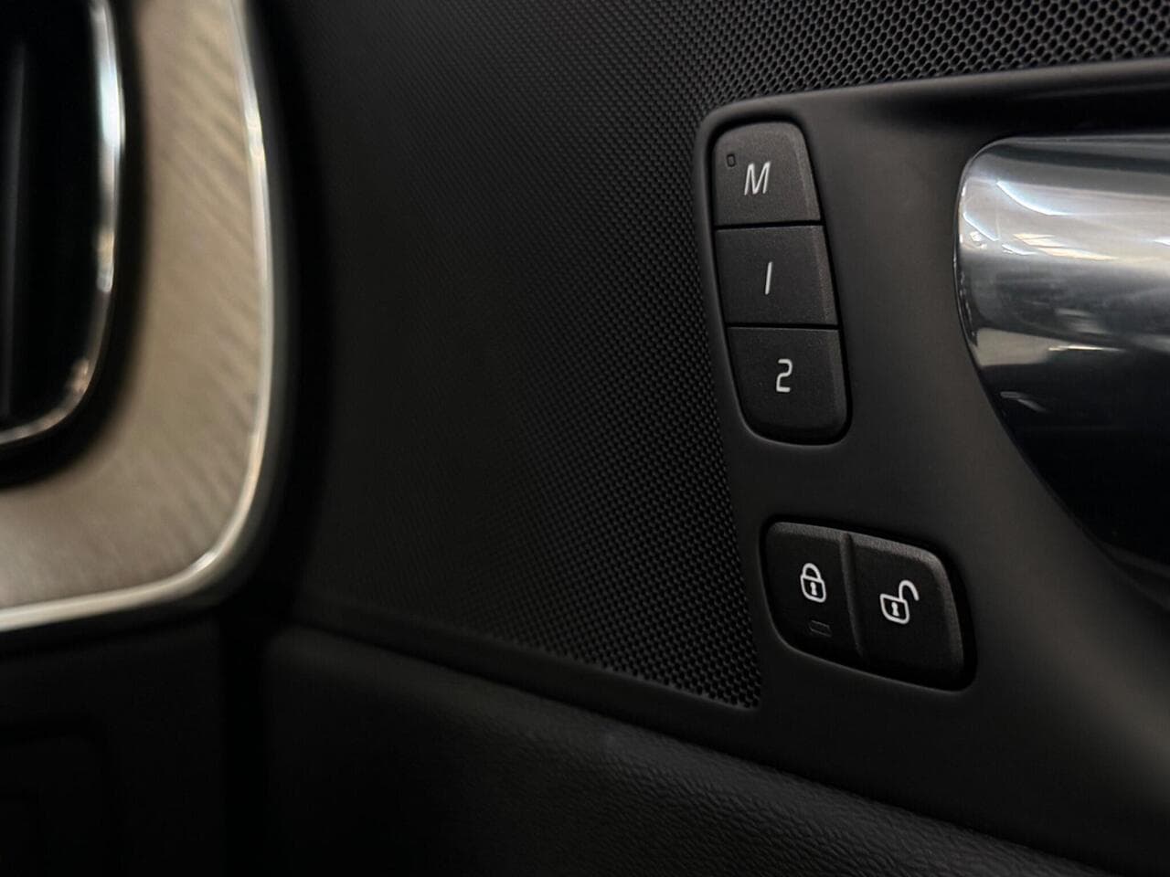 Volvo XC60 thumbnail Misc Controls