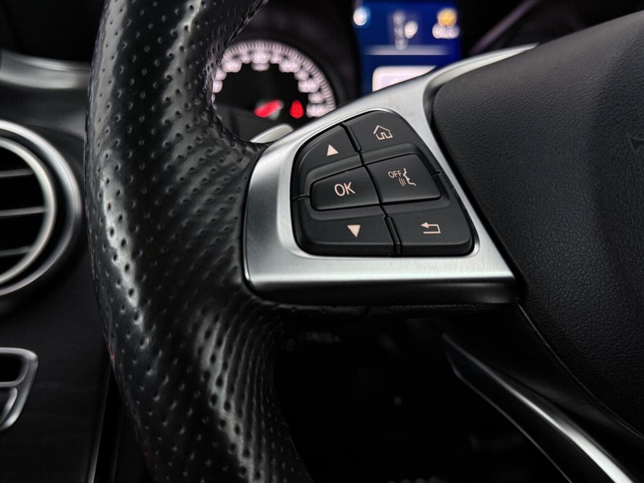 Mercedes-Benz C Class thumbnail Misc Controls