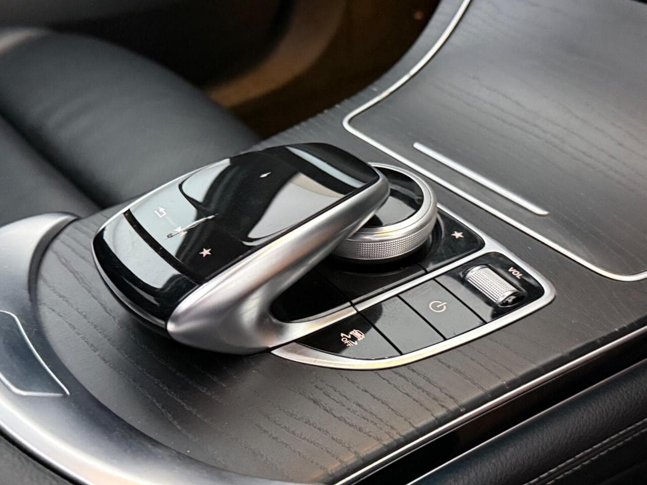 Mercedes-Benz GLC thumbnail Interior Front