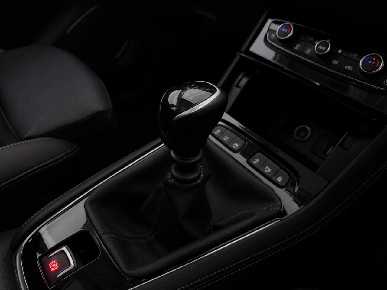 Vauxhall Grandland X thumbnail Interior Front