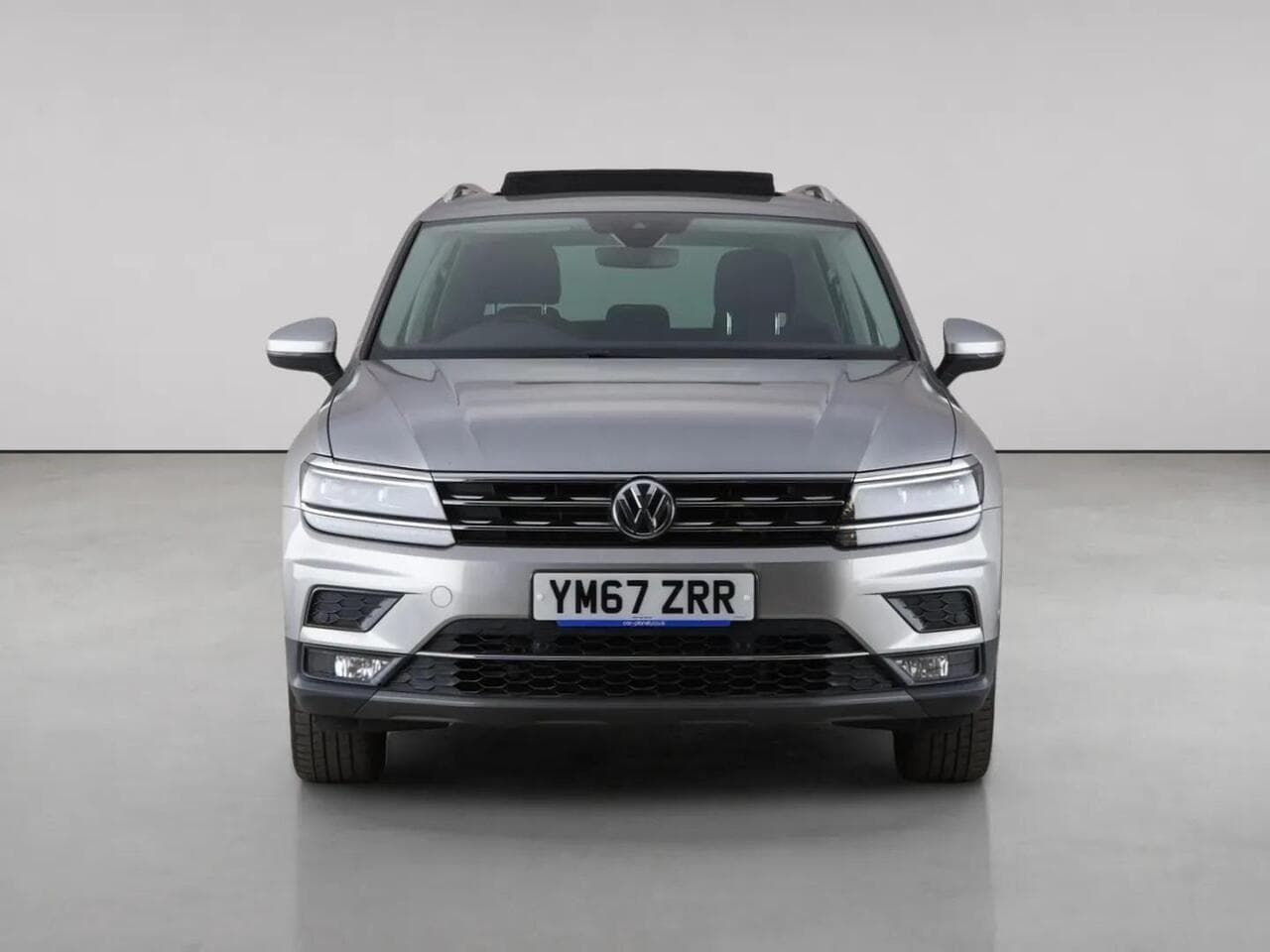 Volkswagen Tiguan thumbnail Front