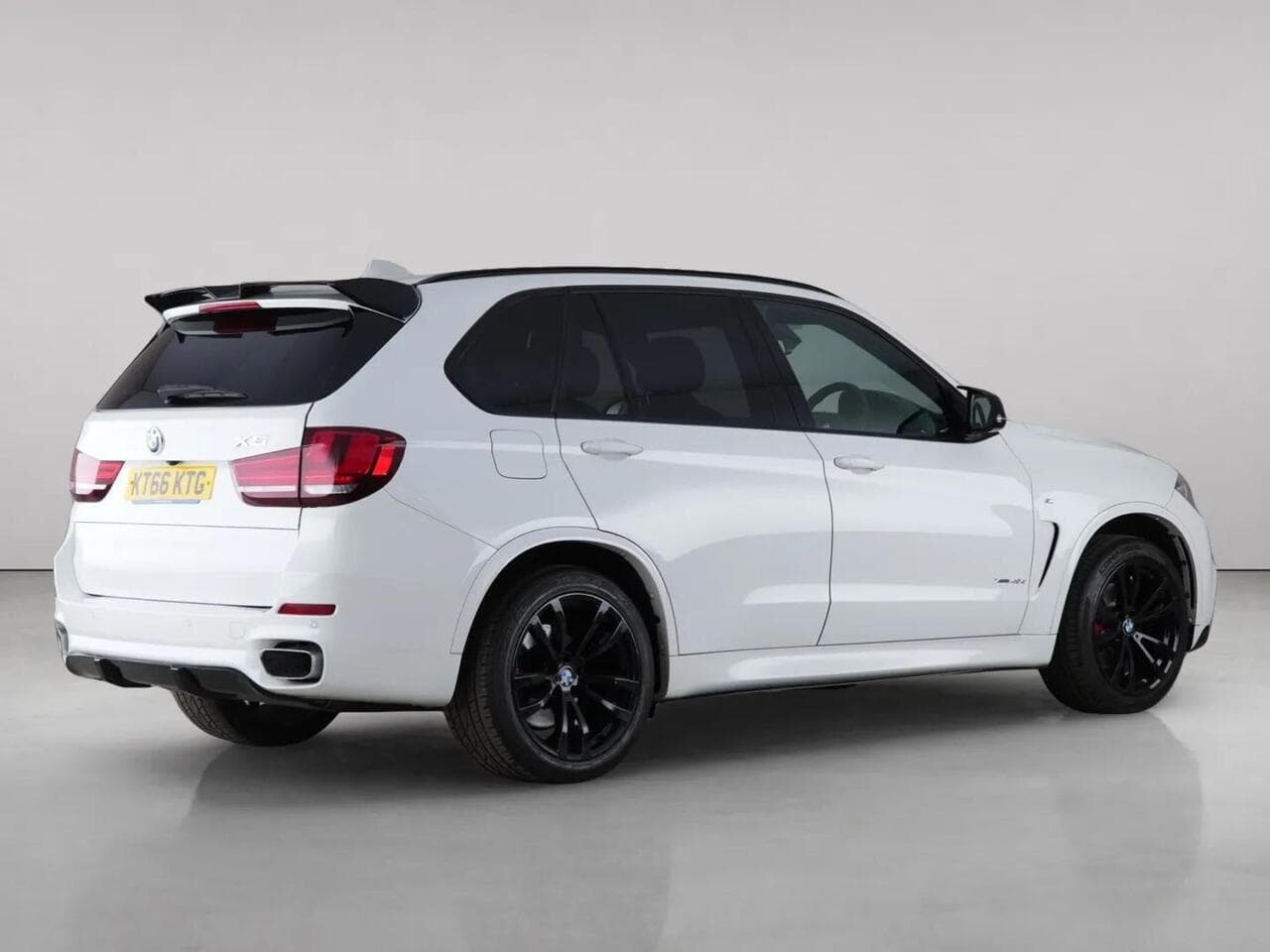 BMW X5 thumbnail Rear Right