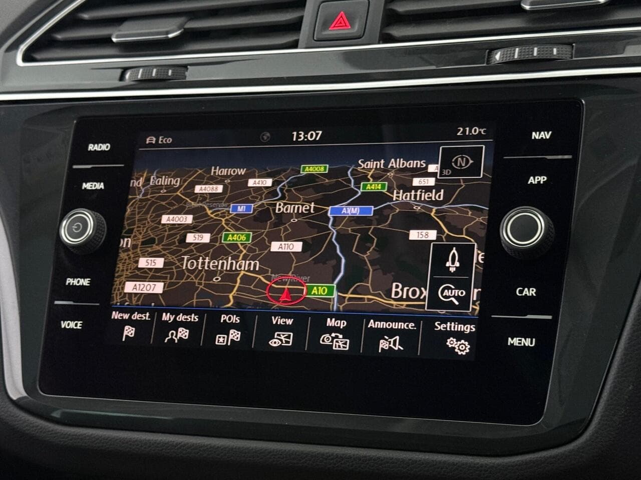 Volkswagen Tiguan thumbnail Infotainment System