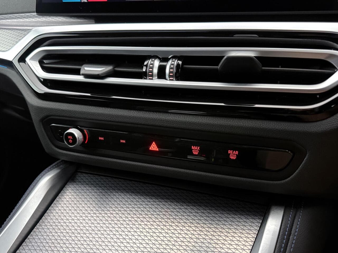 BMW i4 thumbnail Interior Front