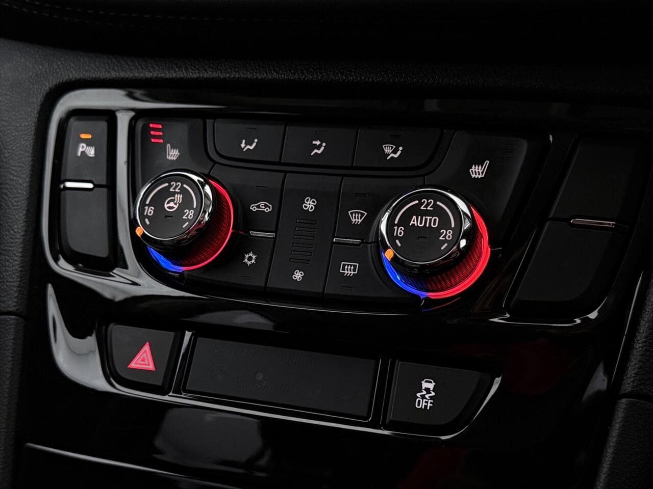 Vauxhall Mokka X thumbnail Misc Controls