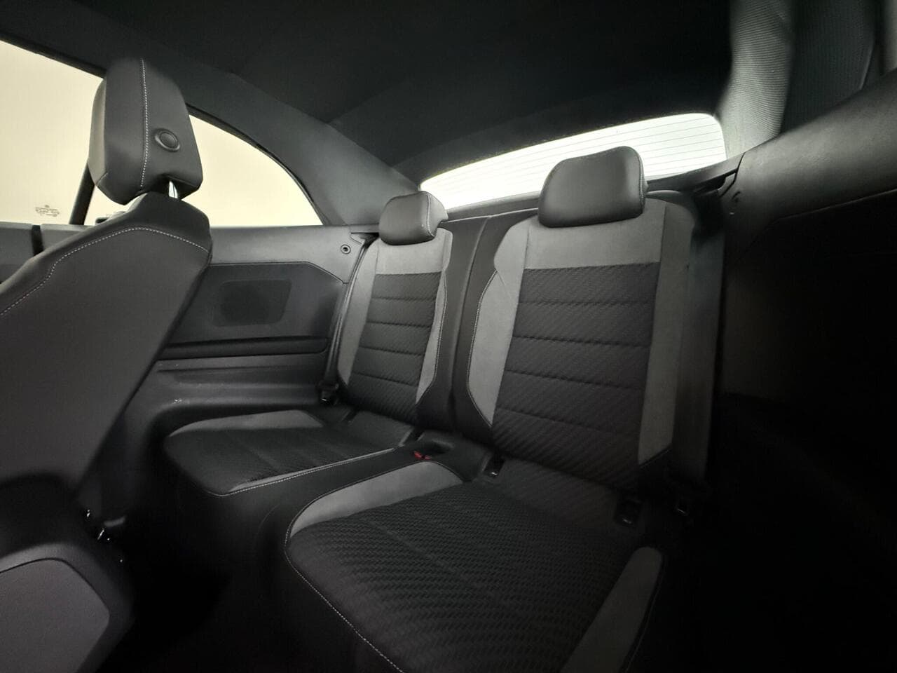 Volkswagen T-Roc thumbnail Seats Rear