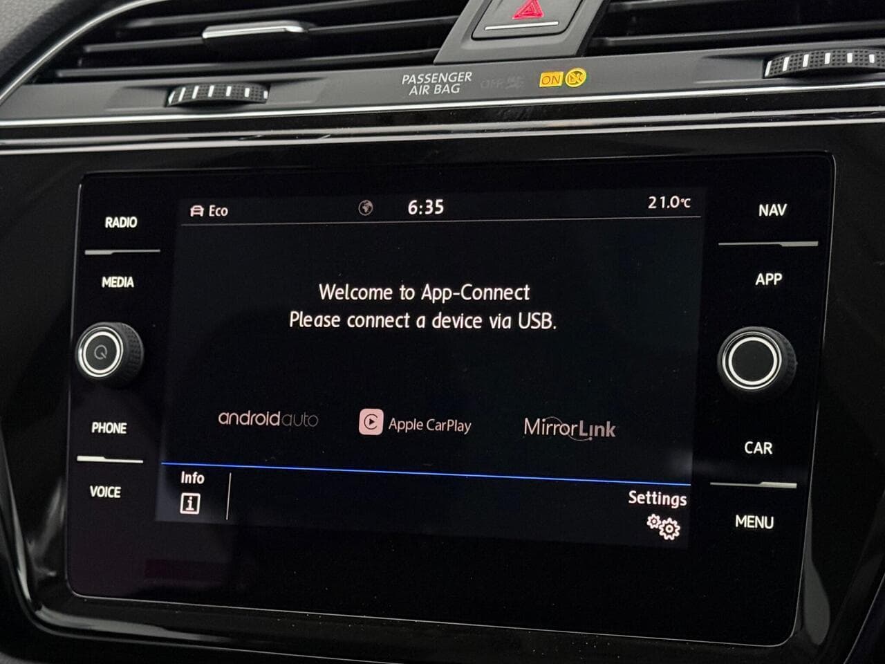 Volkswagen Touran thumbnail Infotainment System
