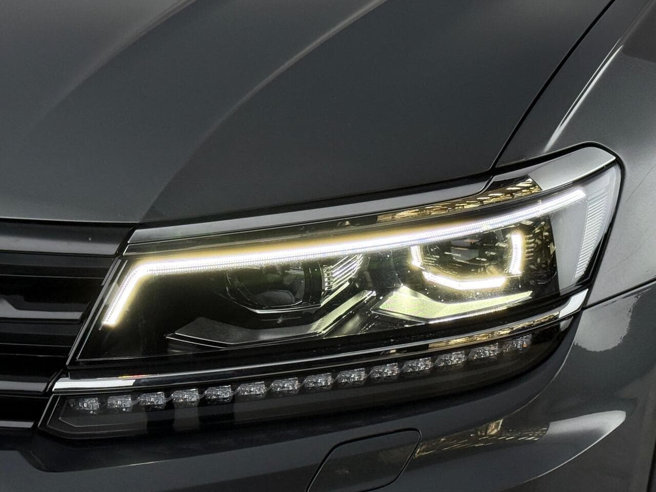 Volkswagen Tiguan thumbnail Lights Front
